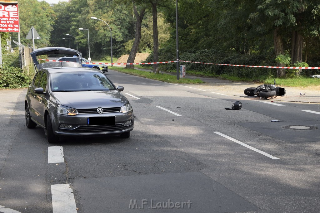 Schwerer Krad PKW Unfall Koeln Muelheim Am Springborn Cottbuserstr P033.JPG - Miklos Laubert